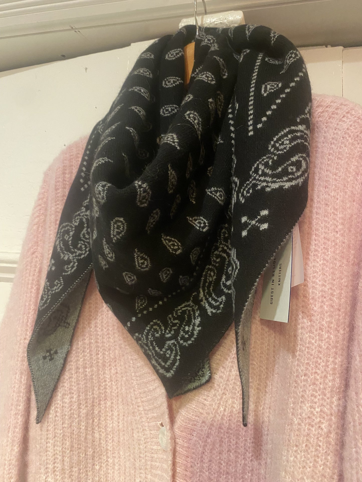 GUEST IN RESIDENCE - SCARF - THE WILD RAG - BLACK HEATHER GREY