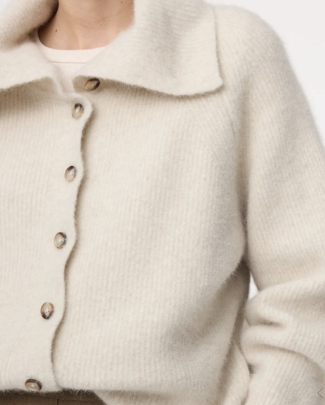 KNITTED MILO VEST - GREIGE