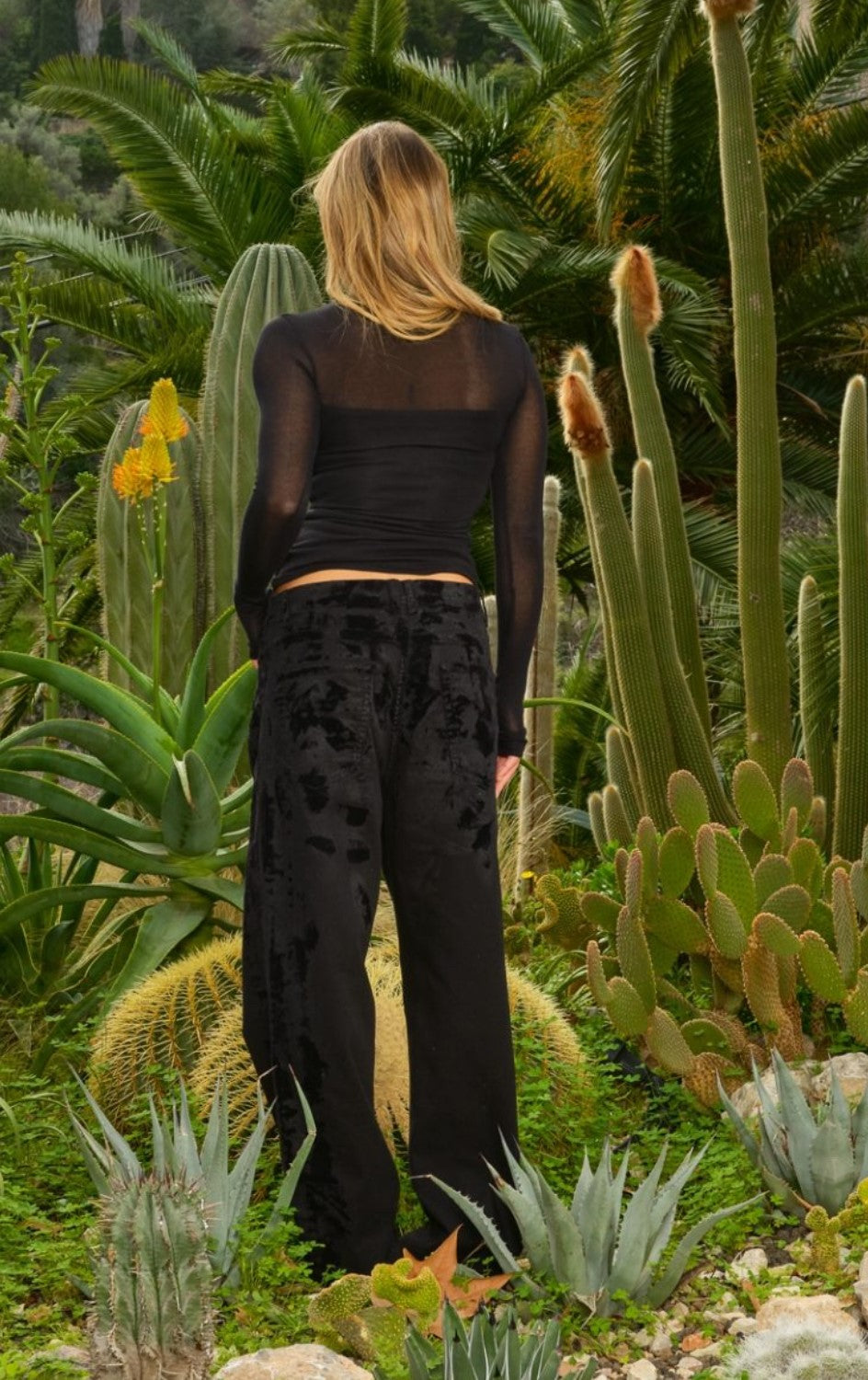 SEA ME HAPPY ARAM BAGGY PANTS VELVET WASHED BLACK.