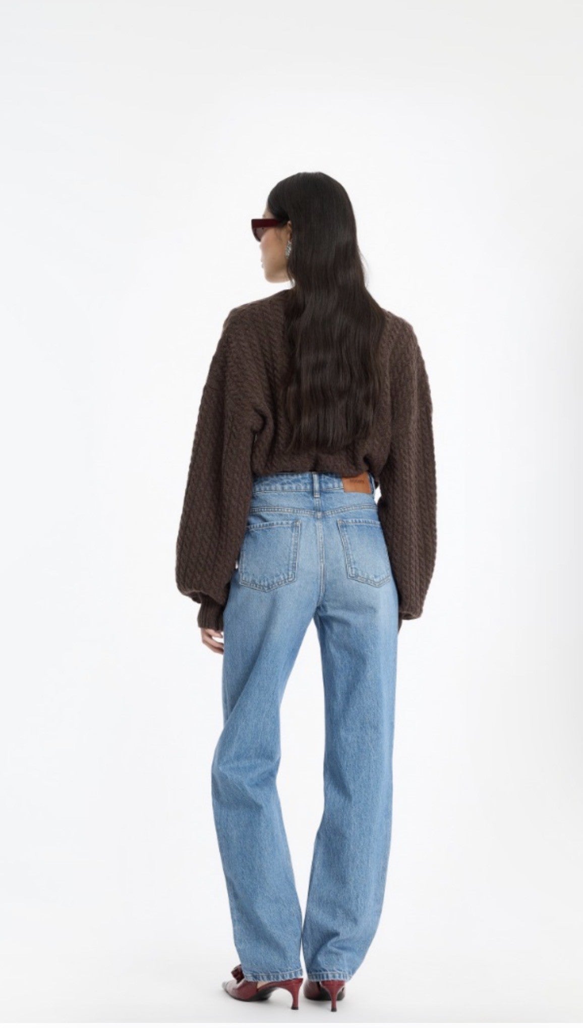 ROTATE CABLE V NECK SWEATER - DARK BROWN