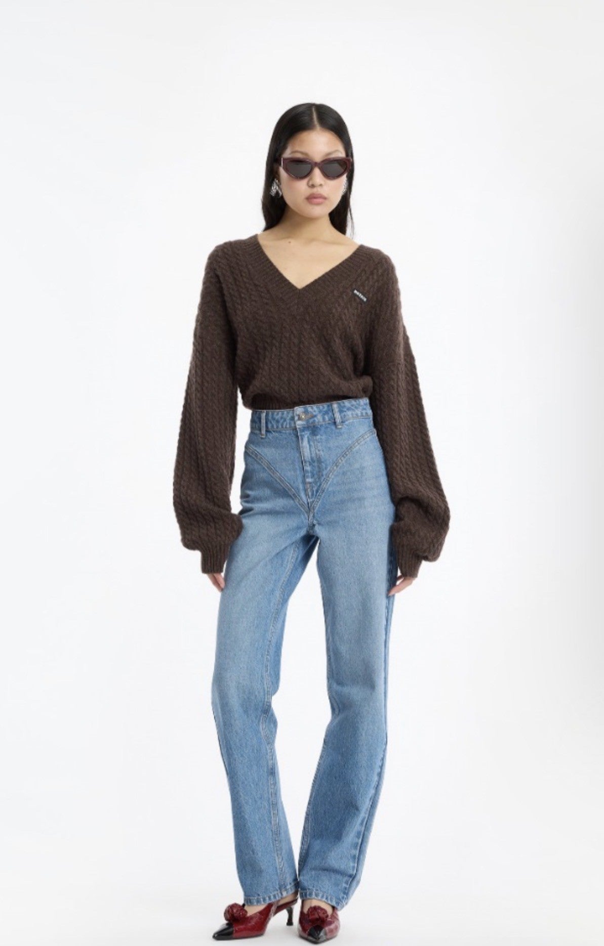 ROTATE CABLE V NECK SWEATER - DARK BROWN
