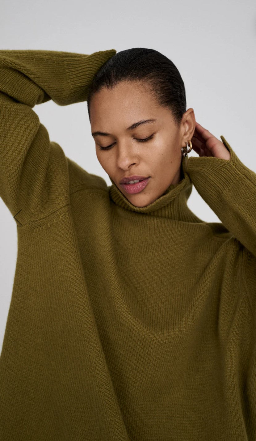 RABENS SALONER CELLY ROLL NECK SWEATER - FERN/GREEN