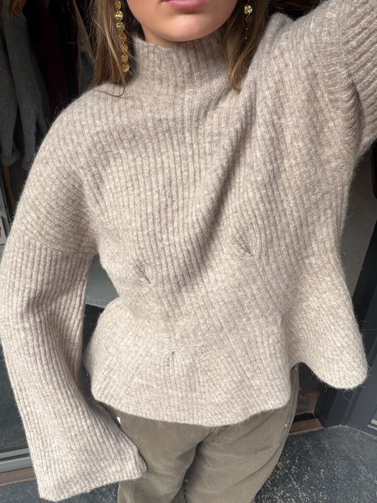 DAY PEPLUMA PULLOVER -COZY DAY'S- ROASTED CASHEW